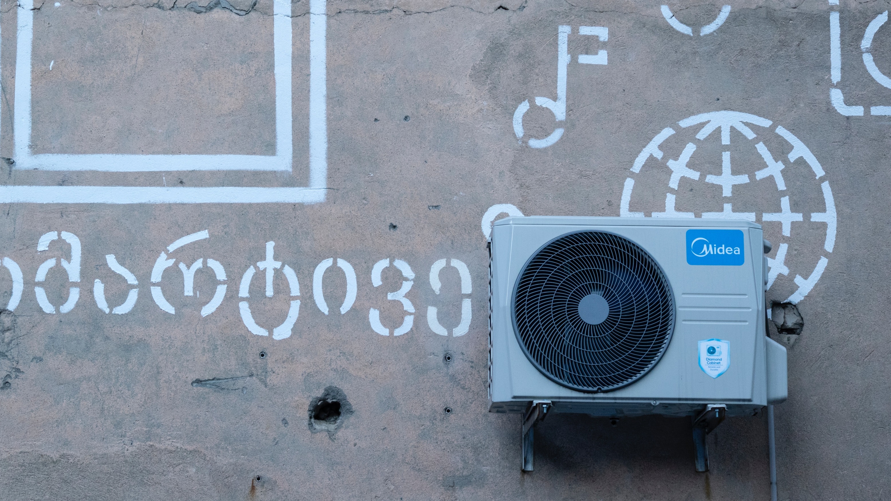 Tips for Air Conditioner That's Running but Not Lowering Temperature