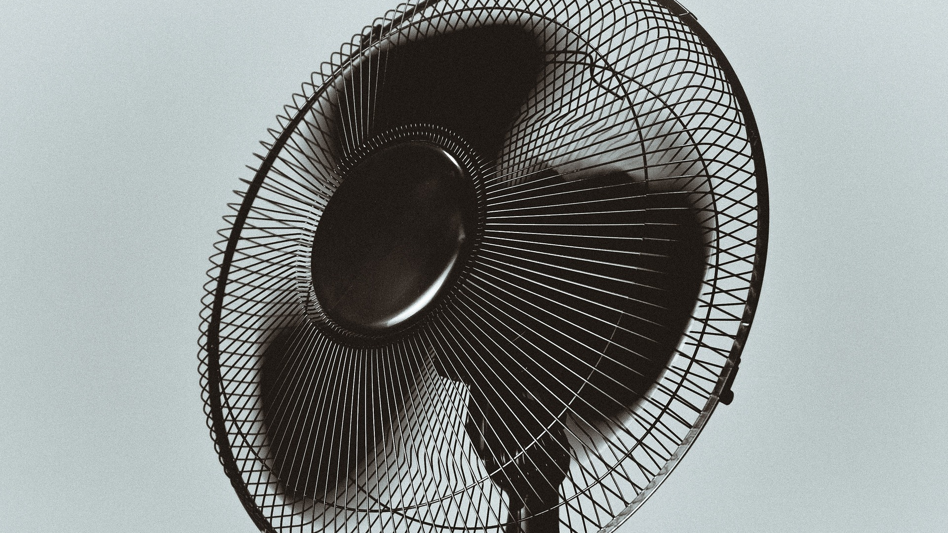 How does a fan work heatwhiz